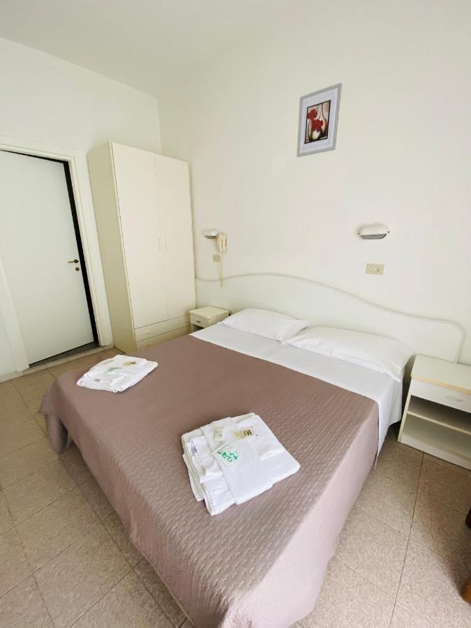 Hotel Luna Rossa ريميني المظهر الخارجي الصورة