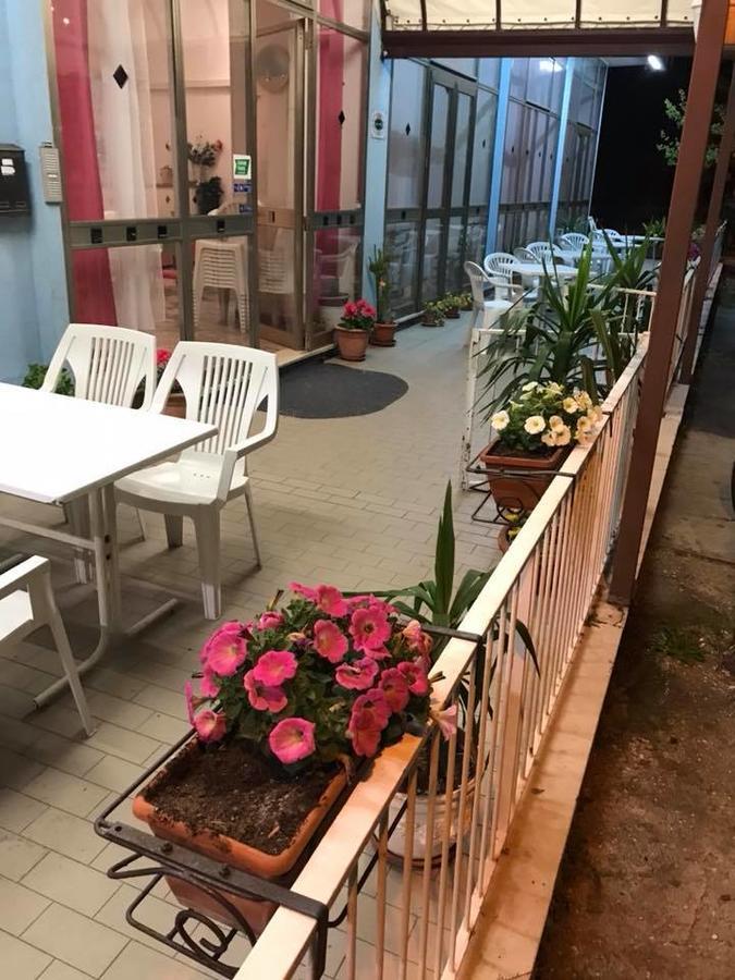 Hotel Luna Rossa ريميني المظهر الخارجي الصورة